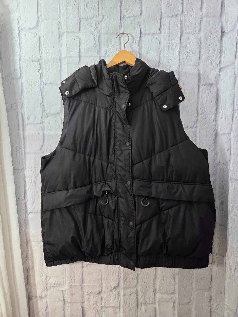 Ozark Trail Women's 1X (16W-18W) Black Full Zip Hooded Quilted Puff Vest